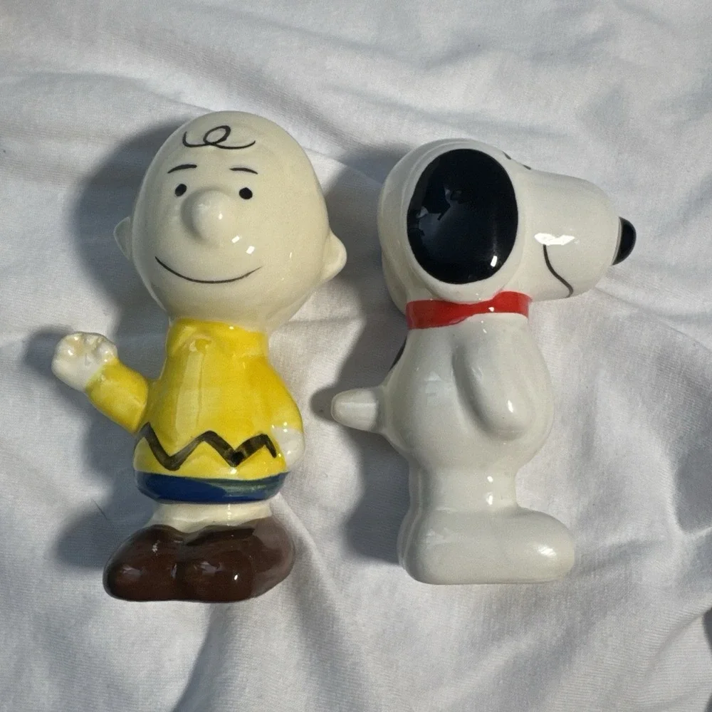 Peanuts Charlie Brown & Snoopy Durastone Ceramic Salt & Pepper Shaker Set NEW